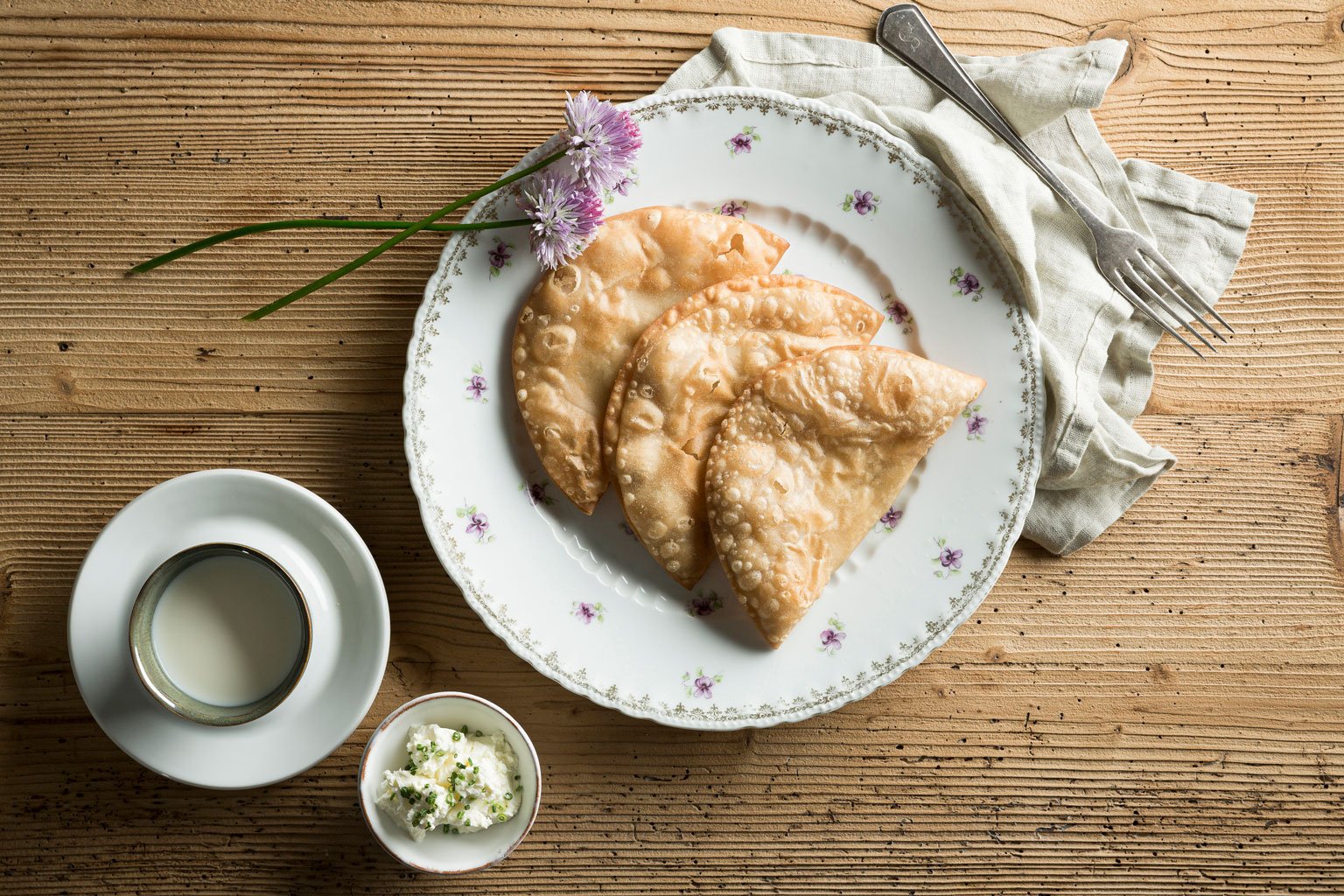 Brodakrapfen (Krapfen mit Sauermilchkäsefülle)
